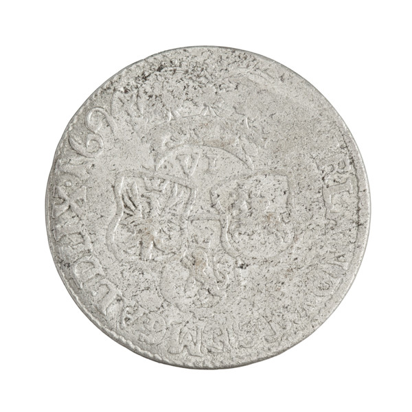Obverse: In the rim a male bust in armor and a wig turned to the right, separating the inscription