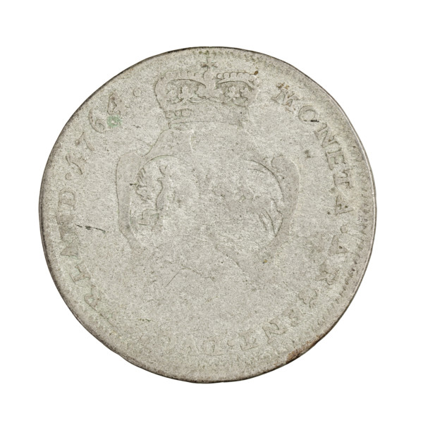 Obverse: In the rim a male bust in armour and a wig, turned to the right, divides an inscription in