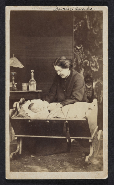 Portrait of Celina Dominikowska née Tretery (?–1910) with Kordzio in a cradle. Photographer: F.