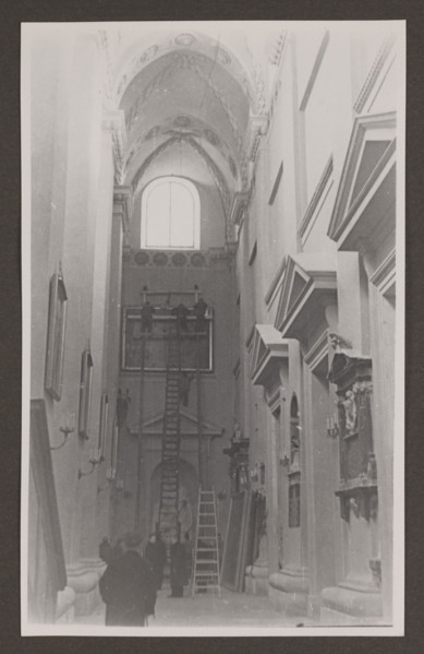 Vilnius. 'Hanging Pictures in the Cathedral', Zdanowscy, Edmund and Boleslawa, photographers,