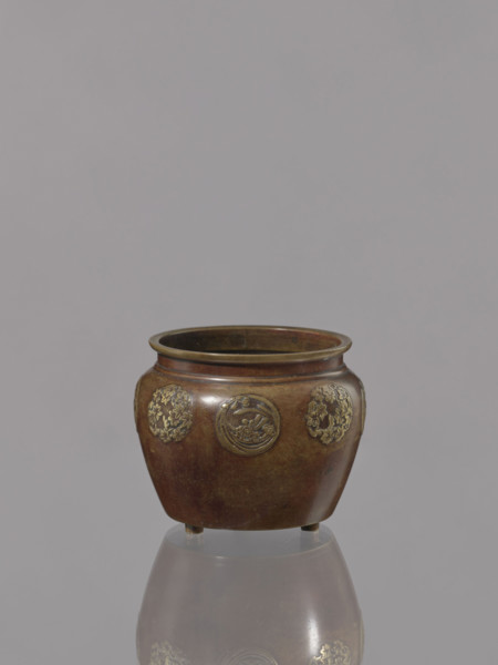 Bowl, bronze; Japanese; floral ornament; Meiji period (1868–1912), early 20th century; vessel;