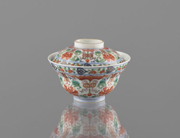 Bowl with a lid; Chinese colored porcelain; Qing dynasty (Qianlong period/style), 1736–1795;