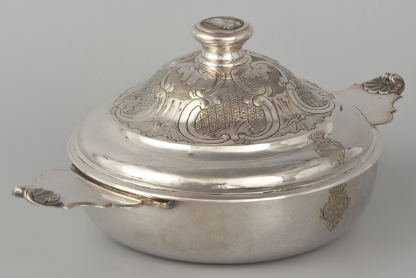 Écuelle by Louis I Dulaurier, goldsmith; tableware element. Body in the form of a smooth circular