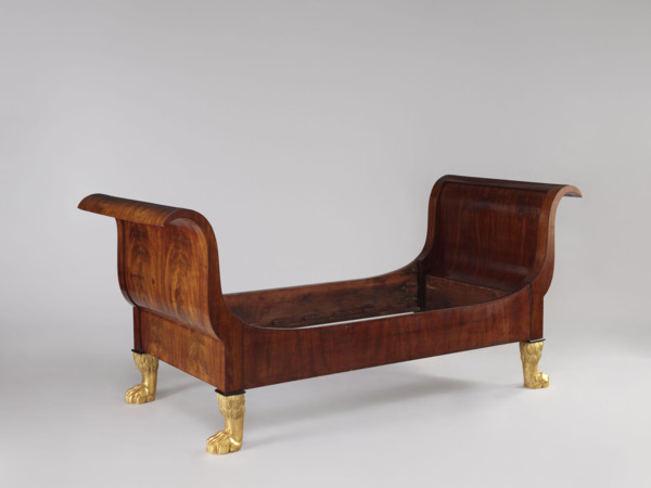 Bed with animal-paw legs, Empire style, mahogany, c. 1815–1830. S-shaped outward-curving pediments