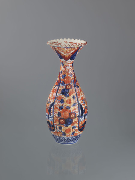 Vase with peonies and sakura, Imari style, Meiji period (1868–1912), decorated with phoenixes