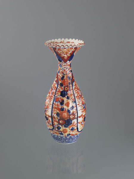 Vase with peonies, Imari style, Meiji period (1868–1912), decorated with sakura and phoenix (hoo)