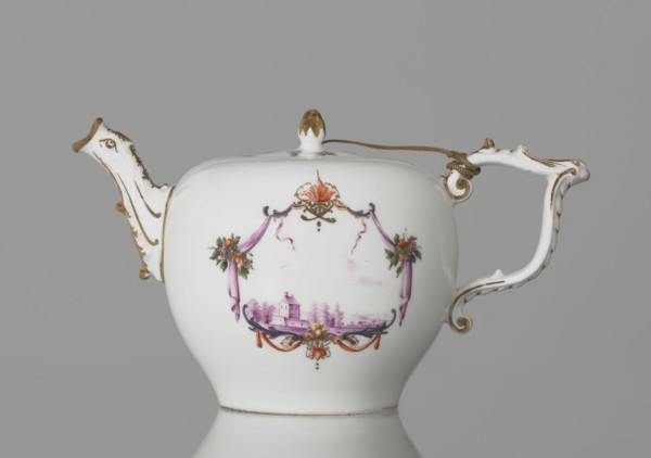 Teapot with lid, Koenigliche Porzellain Fabrique, Meissen (1710–1763); ca. 1750. Porcelain teapot