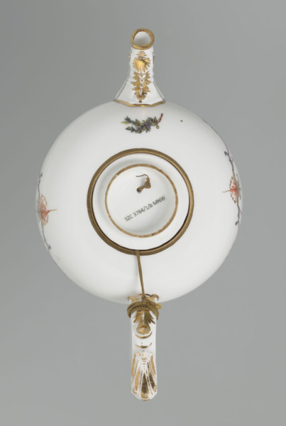 Teapot with lid, Koenigliche Porzellain Fabrique, Meissen (1710–1763); ca. 1750. Porcelain teapot