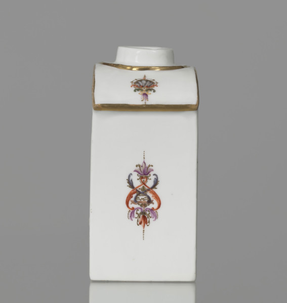 Four-sided tea bowl, Koenigliche Porzellain Fabrique, Meissen (1710–1763), manufacturer. Tea bowl