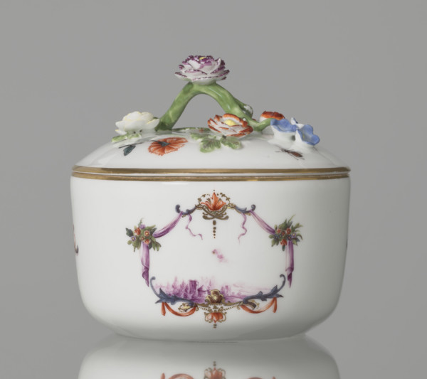 Sugar bowl with a lid and a branch handle. Koenigliche Porzellain Fabrique, Meissen (1710–1763),