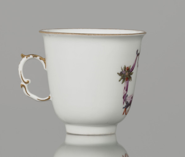 Tall chalice cup, Meissen porcelain (manufactured ca. 1750 by Koenigliche Porzellain Fabrique,