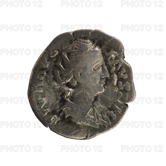 Denarius, Antoninus Pius (86–161 CE), featuring Faustina the Elder (98–141 CE). Obverse: DIVA AVG