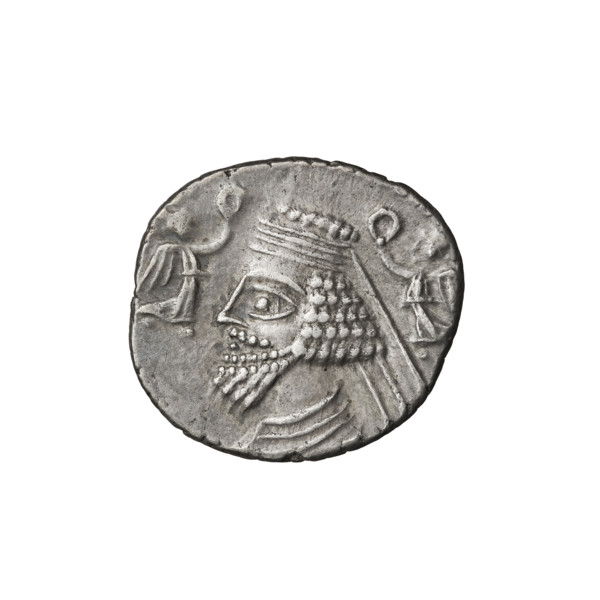 Drachma, Phraates V. Obv: diademed bust of Phraates V to the left, on both sides Nike with a wreath