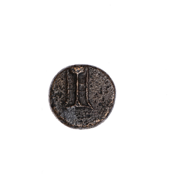 Bronze coin, Pantikapaion; obverse: tripod with cauldron, handles and lid; reverse: eight-pointed