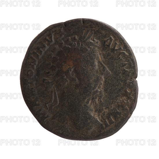 Sestertius of Marcus Aurelius (121–180; Roman emperor 161–180). Obverse: head of Marcus Aurelius in