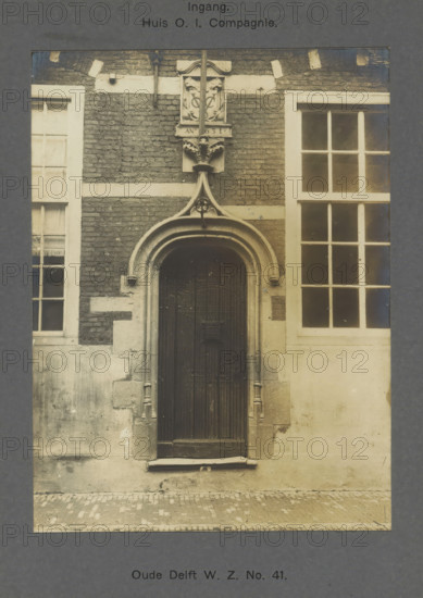 Oude Delft WZ No. 41. Entrance. House of the Dutch East India Company, Entrance to the East India