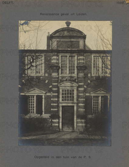 Placed in the garden of the PS Renaissance facade from Leiden, Facade in the garden of the