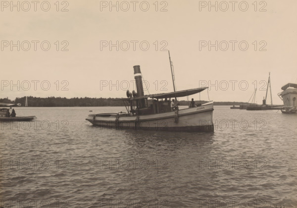 Tugboat 'Jacobus', Ocean Harbor Belawan, photograph, The motor tugboat 'Jacobus'. Numbered: 236.