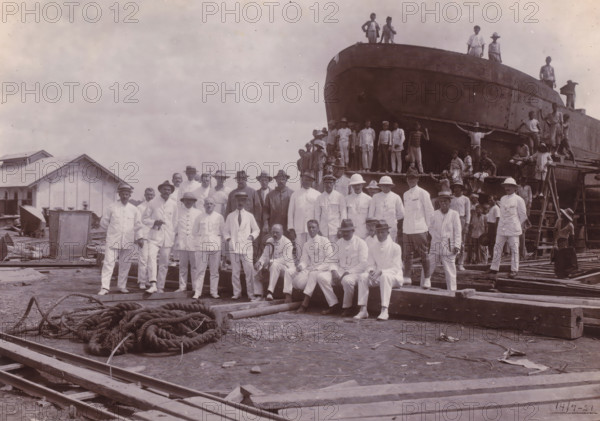 Farewell visit Chief Engineer Fritzlin, Belawan Ocean Port, photograph, Group photo at the
