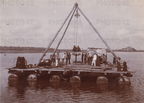Boiling rig in the channel, Belawan Ocean Harbor, photograph, Floating raft with a drilling rig, at