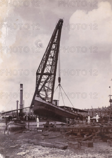 Laying out the tugboat 'Cornelis' to be repaired, Oceaanhaven Belawan, photograph, A tugboat is