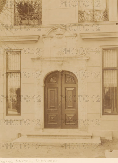 Portal of Nienoord Manor in Leek, photograph, annotation: 'Entrance of the castle (modern),