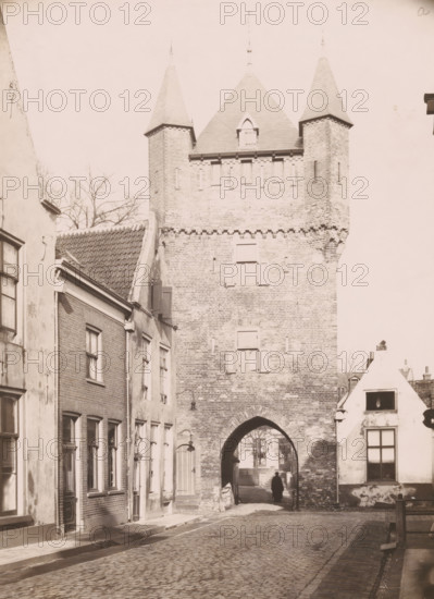View of the Dijkpoort in Hattem, photograph, annotation: 'a, Hattem', annotation: 'Hattum,