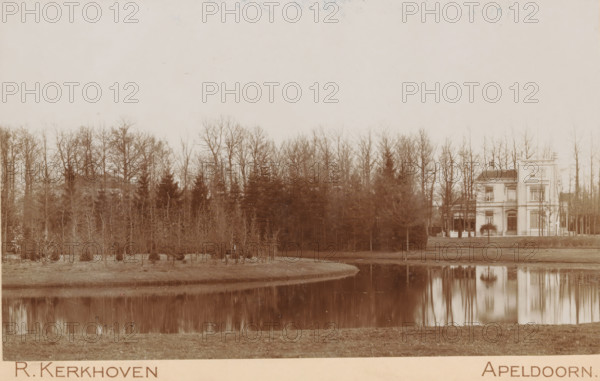 Oranjepark, Oranjepark in Apeldoorn, cabinet photograph, stamp: 'AF van Wieringen, Boek-, Muziek-,