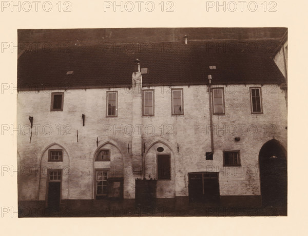 Monastery near the Broerenkerk in Zwolle, photograph, annotation: 'Broerenkerk in Zwolle, cloister