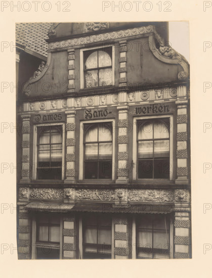 Façade of Sassenstraat 33 in Zwolle, photograph, annotation: 'Zwolle', annotation: 'Zwolle. House