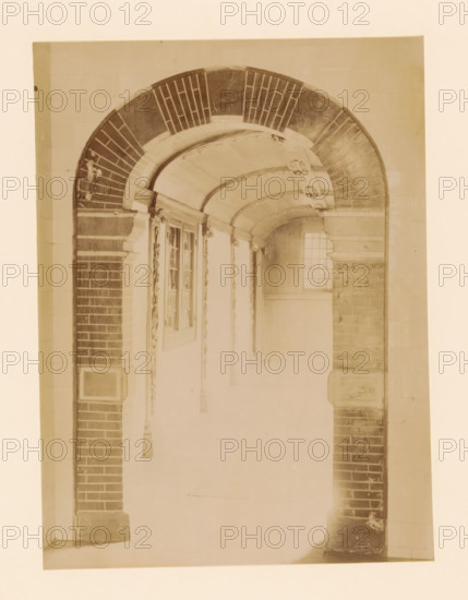 Covered hall in the Women's House in Zwolle, photograph, annotation: 'Zwolle hallway in the women's