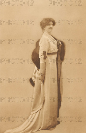 Portrait of Anna de Savornin Lohman, photomechanical print, annotation: 'Mevrouw, A. de Savornin -,