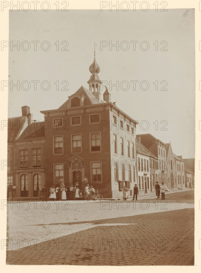 View of the town hall in Buren, photograph, annotation: 'Stadhuis, Buren', annotation: 'Het
