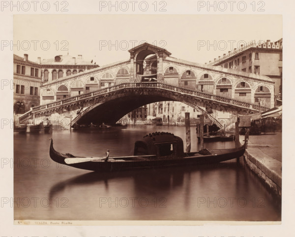 Venezia. Ponte Rialto, View of the Ponte Rialto in Venice, Italy, photograph, collector's mark: