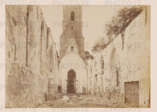 Interior of the Reformed Church in Middelharnis after the fire, photograph, annotation: 'Church of