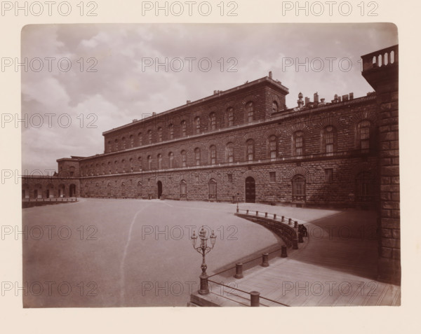 Palazzo Pitti, eretto sui disegni di Brunellesco nel 1440, Palazzo Pitti in Florence, Italy,