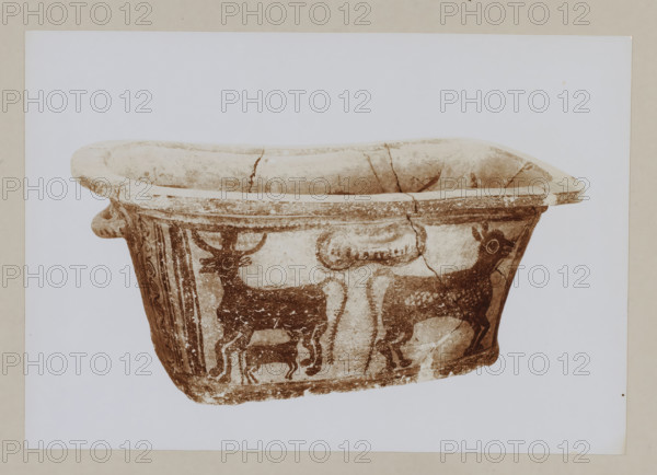 Red earthenware bathtub from the Palace of Knossos, photograph, Bathtub decorated with three