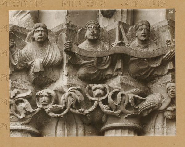 Marienpforte, left. Chapter zone middle from north-east., Detail of a capital of the Gnadenpforte
