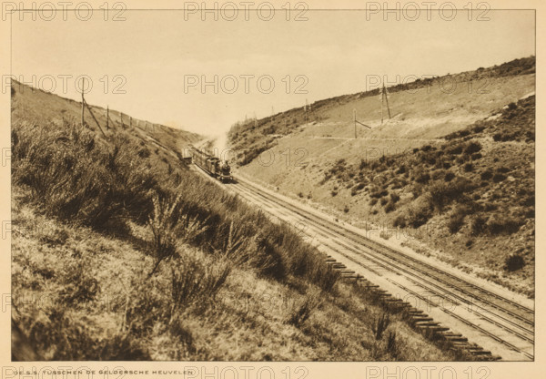 State Railways train on the tracks in the hills of Gelderland, The SS between the Gelderland hills,