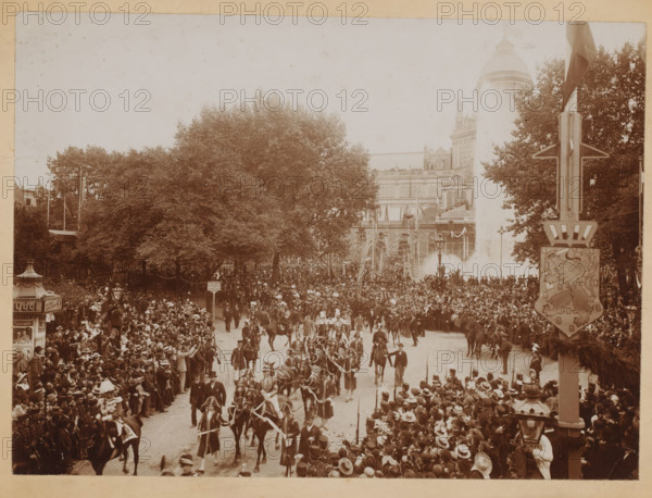 Carriage with Princess Wilhelmina and Queen Mother Emma, Frederiksplein, Amsterdam, photograph,