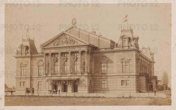 Concertgebouw, Amsterdam, photograph, viewed from the front right, the entire building is visible