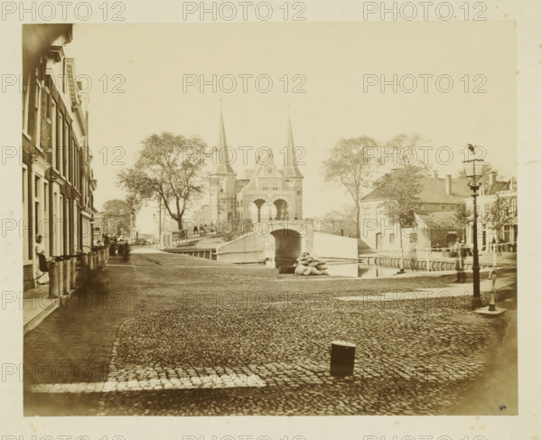 View of Sneek with the city side of the Sneeker Waterpoort, photograph, annotation: 'f1, - ...,