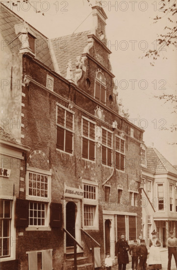 Facade of the Weigh House in Enkhuizen, photograph, inscription: 'Enkhuizen', Enkhuizen, c. 1885 -