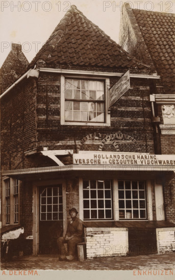 Exterior of a shop selling fish products and ship supplies in Enkhuizen, photograph, inscription: