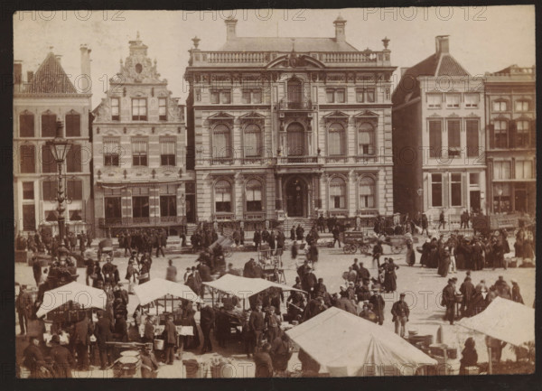 Buildings along the Grote Markt in Groningen, photograph, inscription: 'Groningen', name: 'JG