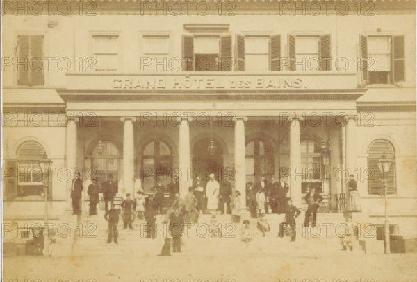 Group portrait of (presumably) employees on the steps of the Municipal Baths (Grand Hôtel des