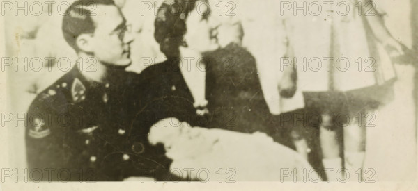 Portrait of Juliana, Queen of the Netherlands, Bernhard van Lippe-Biesterfeld, Beatrix, Irene,