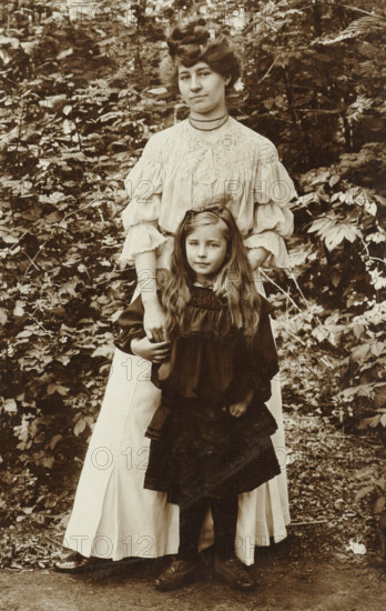 grün No 25 m. Fou ? auflage., gray at 6 fach Block, Portrait of a woman and a girl in front of a