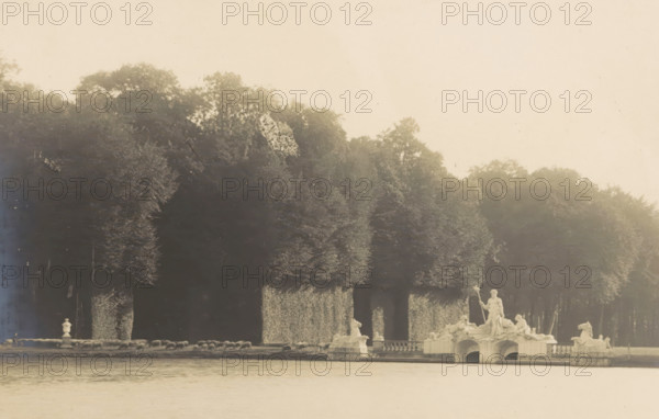Le Lac et le Groupe de Neptune, View of a lake containing sculptures of Neptune, photograph, page,