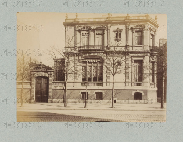 Façade of a villa in Paris, designed by Jules Février, photograph, This photo is part of a cover